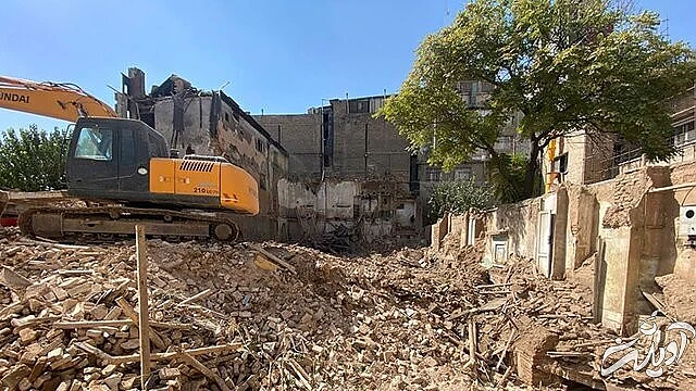 (تصاویر) تخریب «کافه ایران» در خیابان انقلاب تهران (تصاویر) تخریب «کافه ایران» در خیابان انقلاب تهران